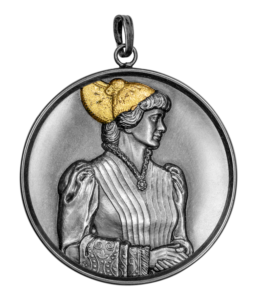 Silber-Anhänger Im Zeichen der Goldhaube mit vergoldeter Haube